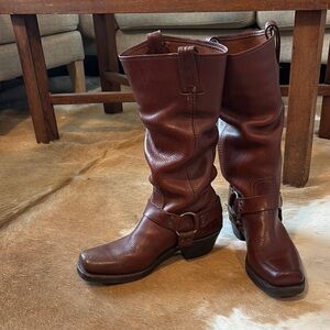 FRYE AND CO. Brown Heeled Boots with Western Flair
